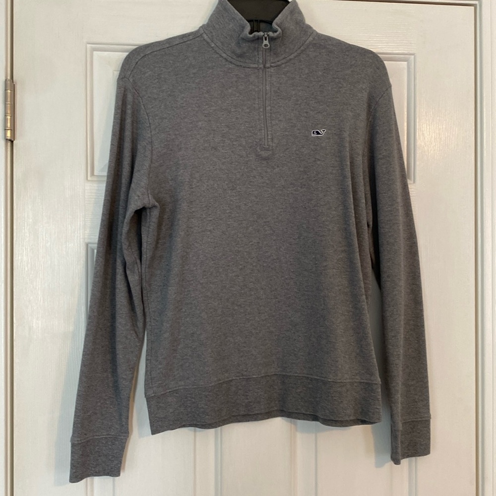 Vineyard Vines heather gray 1/4 zip, size xs. Excellent condition, hardly worn.
